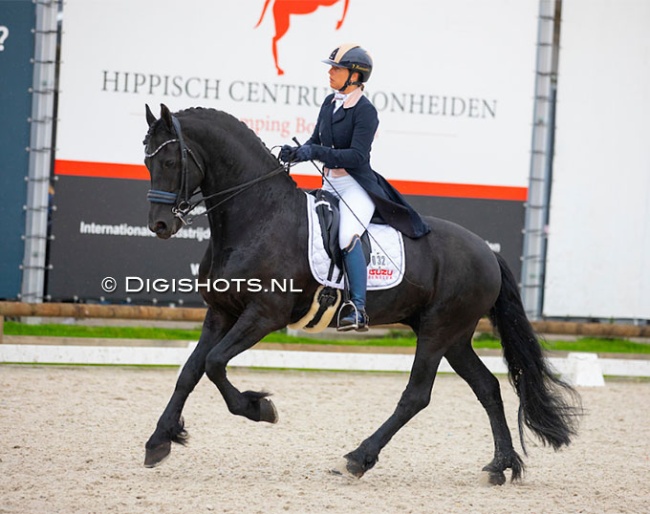 Patricia Mannerts and Dalton van de Philarina Hoeve :: Photo © Digishots