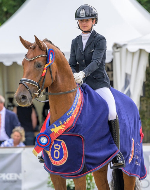 Shereena Satzer aboard the 3-year old Oldenburg stallion champion Mon Chateau :: Photo © Equitaris/Oldenburg Verband