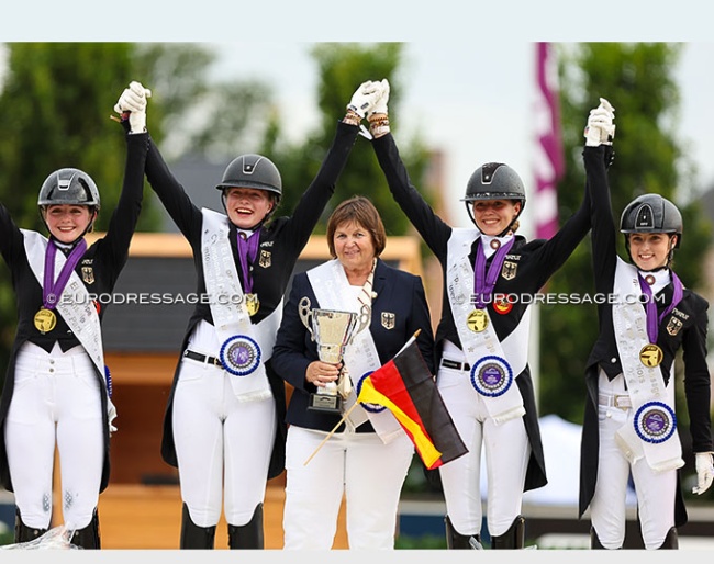 Team gold for Germany at the 2024 European Junior Riders Championships in Opglabbeek (BEL): Rose Oatley, Alix von Borries, Maria Teresa Pohl Marie Sohler. Germany's chef d'equipe XX in the middle :: Photos © Astrid Appels