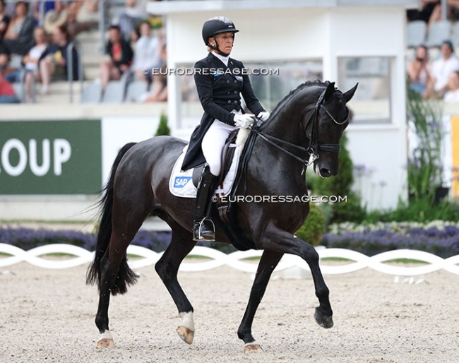 Ingrid Klimke as an example of a rider with an outstanding seat :: Photo © Astrid Appels