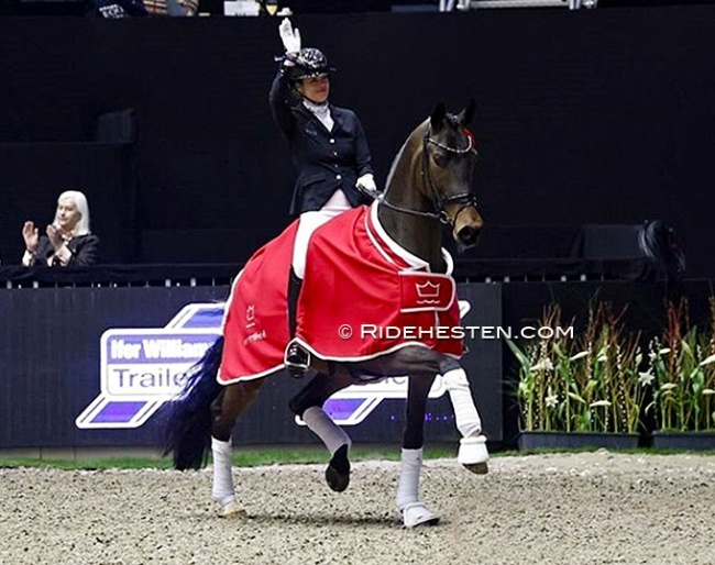 Anne-Mette Strandby and EVO Ivy Blue :: Photo © Ridehesten