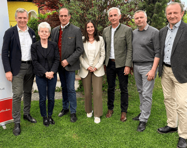 The new OEPS board with Herbert Gugganig (third from the left) as president :: Photo © Daniel Winkler