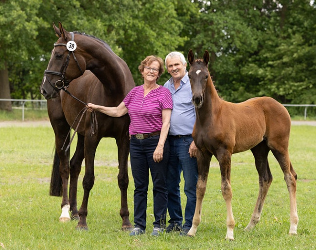 Fronida P and her breeders Friederike and Hartmut Pelzer