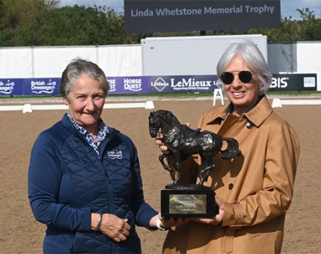 Judy Harvey (right) with the Linda Whetstone Memorial Trophy :: Photo © Kevin Sparrow 