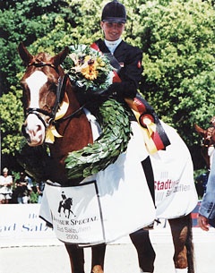 Kira Kröncke and Edwin win the 2000 Bad Salzuflen Pony Derby 