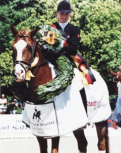 Kira Kröncke and Edwin win the 2000 Bad Salzuflen Pony Derby
